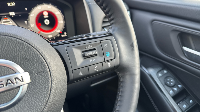 Nissan Qashqai 1.3 DiG-T MH Premiere Edition 5dr Petrol Hatchback